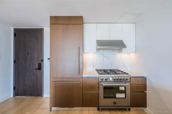 Flushing, NY 11354,33-66 Farrington St #11 G