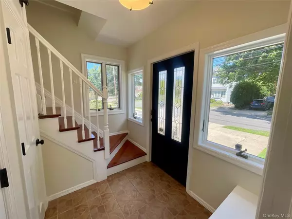 Farmingdale, NY 11735,32 Beechwood ST