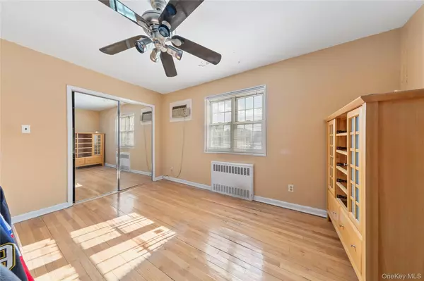 Oakland Gardens, NY 11364,69-21 215th ST #A