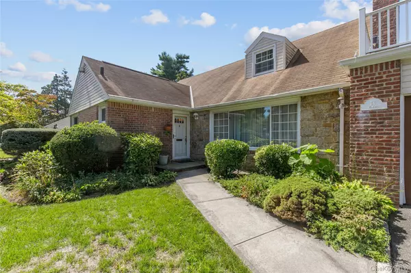Port Washington, NY 11050,13 Linda RD