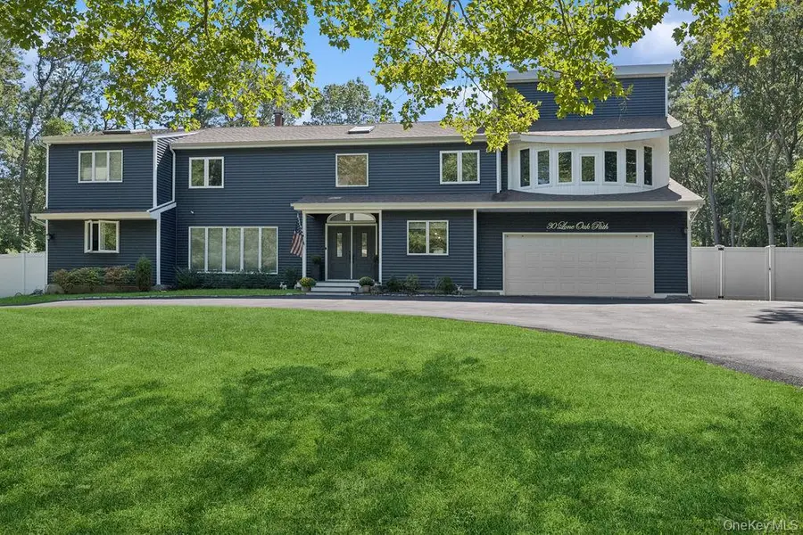 30 Lone Oak PATH, Smithtown, NY 11787