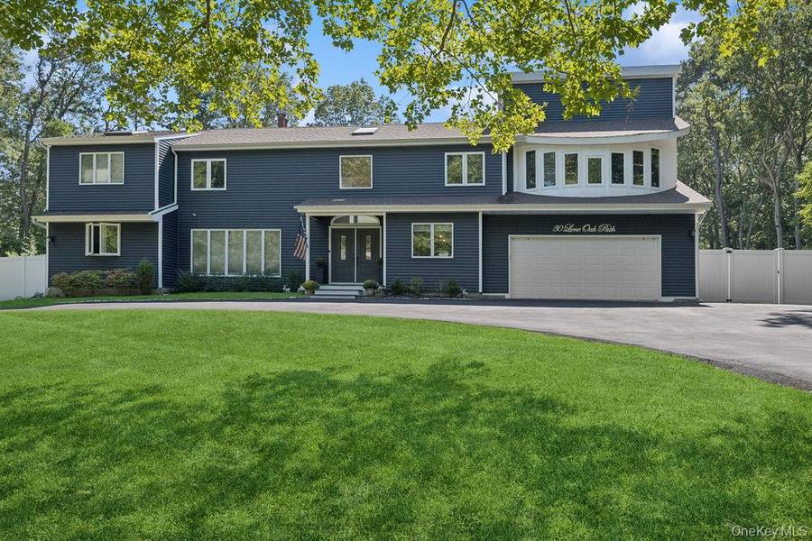 30 Lone Oak PATH, Smithtown, NY 11787