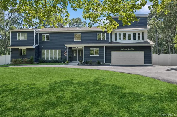 30 Lone Oak PATH, Smithtown, NY 11787