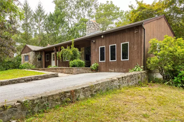 Wallkill, NY 12589,993 State Route 32