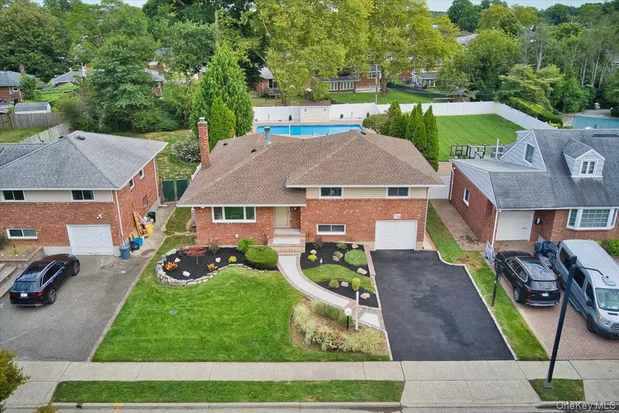 120 Seaman RD, Jericho, NY 11753