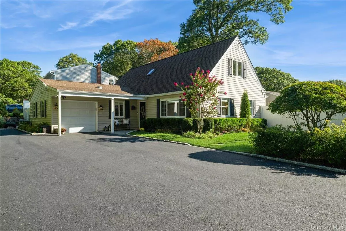 Ronkonkoma, NY 11779,129 Springdale DR