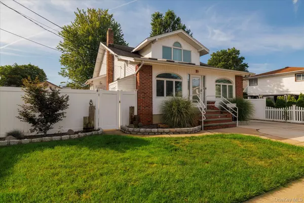 Merrick, NY 11566,31 Alice ST