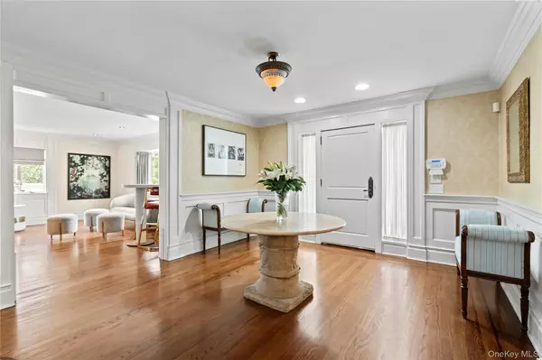 Roslyn Harbor, NY 11576,25 Montrose CT