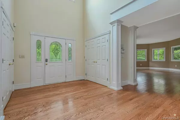 Huntington, NY 11743,4 Skunk Hollow RD