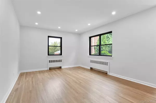 Bayside, NY 11364,74-56 220 ST #1st Floor
