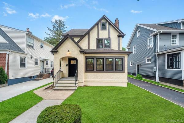 Floral Park, NY 11001,103 Calla AVE