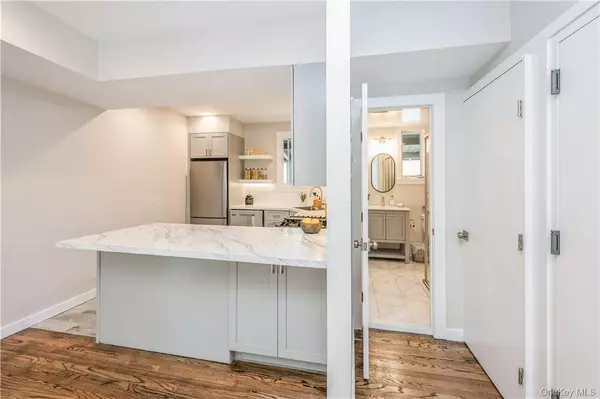 Hastings-on-hudson, NY 10706,2 Main ST #2E