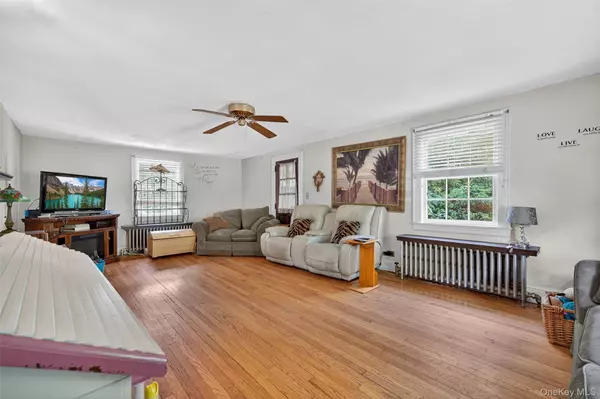 Sloatsburg, NY 10974,6 Waldron TER