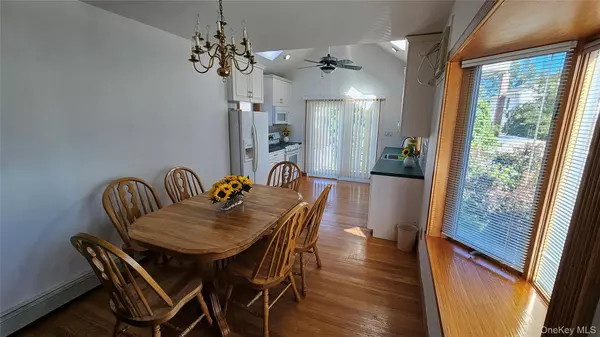 New Hyde Park, NY 11040,956 Hillside BLVD