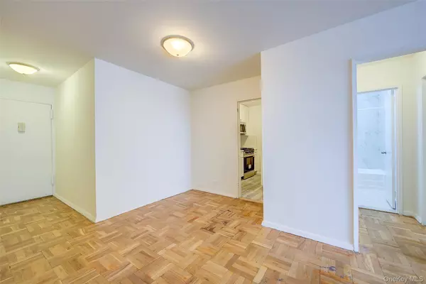 Forest Hills, NY 11375,102-10 66th RD #23K