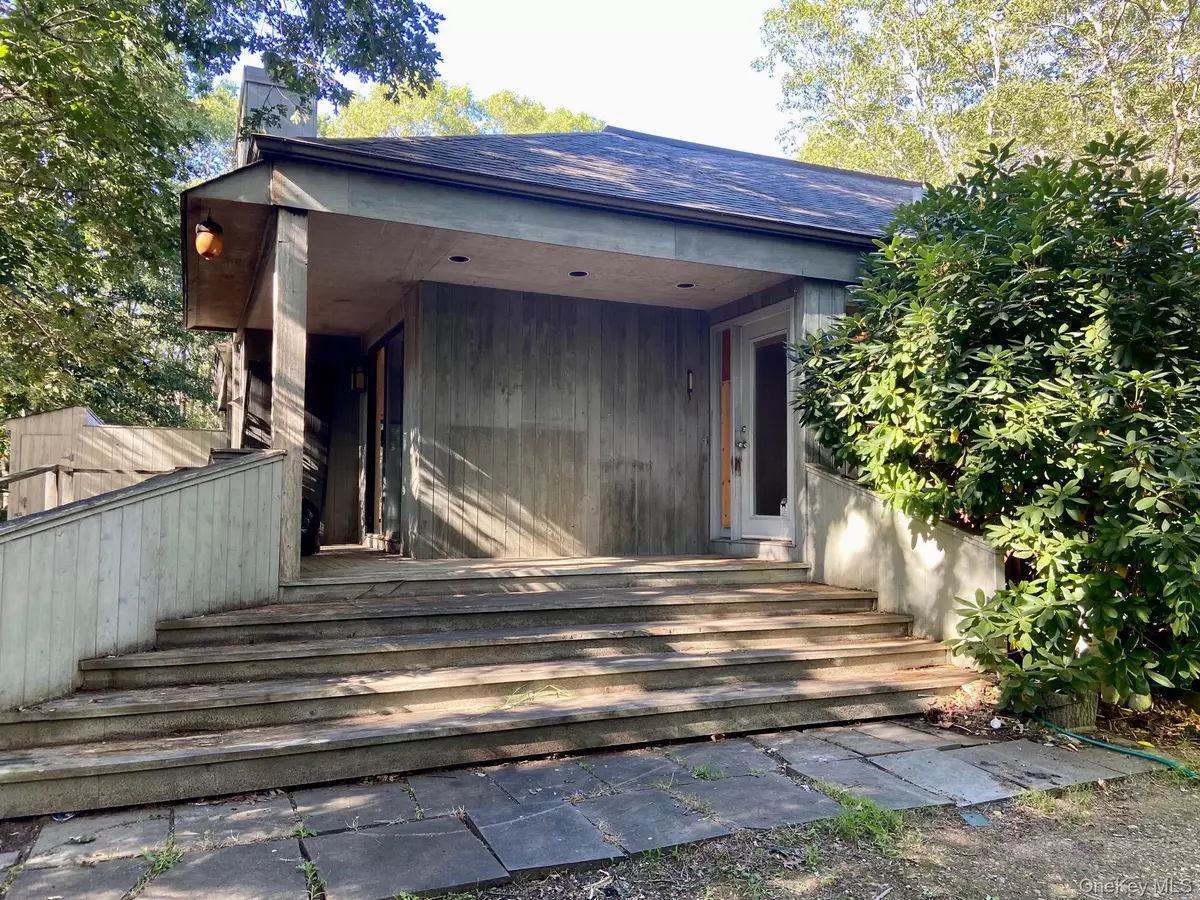 East Hampton, NY 11937,16 Karin DR