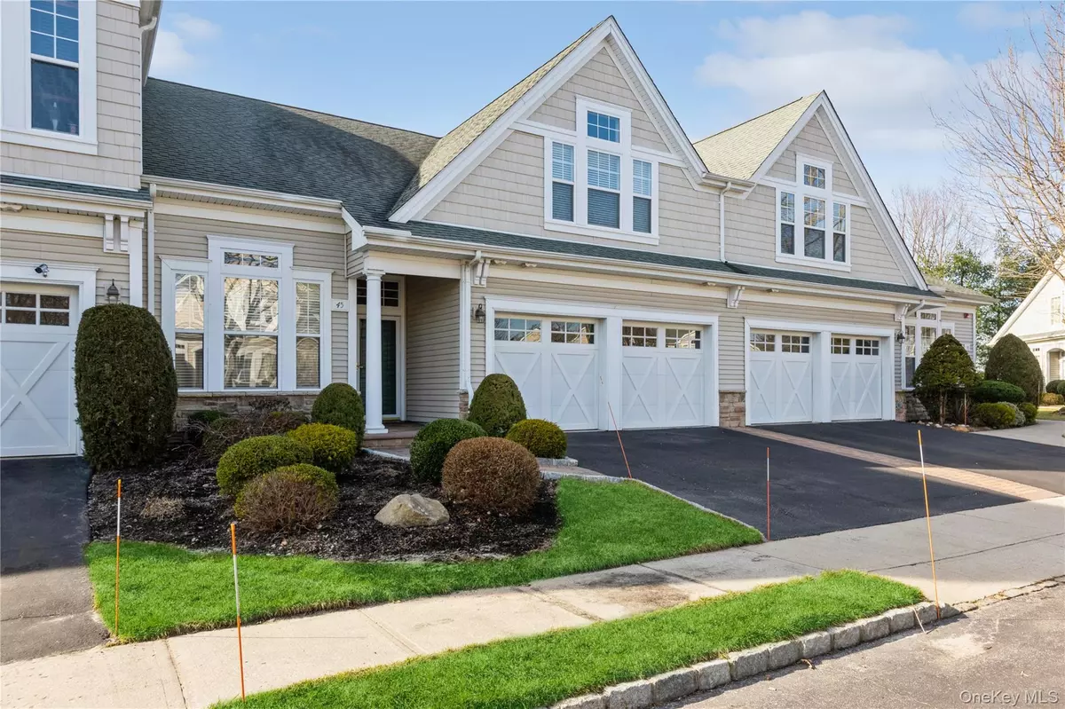 Lake Grove, NY 11755,45 Symphony DR