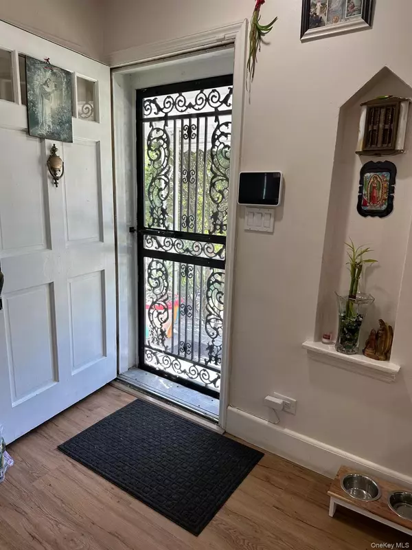 Hempstead, NY 11552,613 Adams AVE