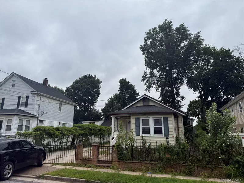 210 Dartmouth ST, Hempstead, NY 11550