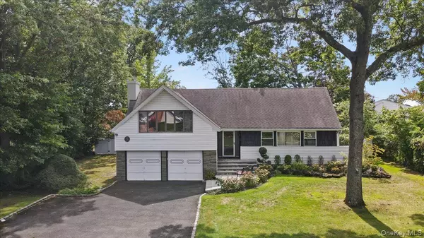 Roslyn, NY 11576,5 Woods LN