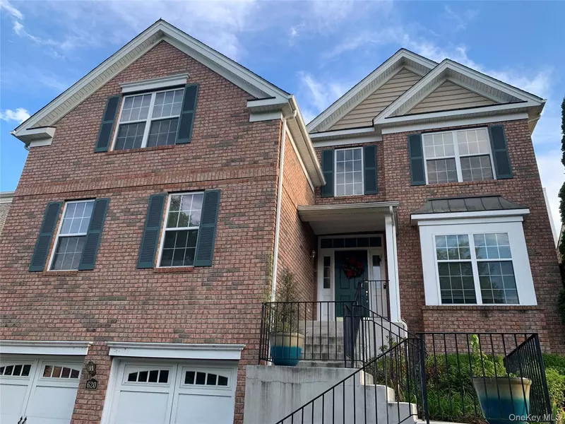 620 Creekside LN, Fishkill, NY 12524