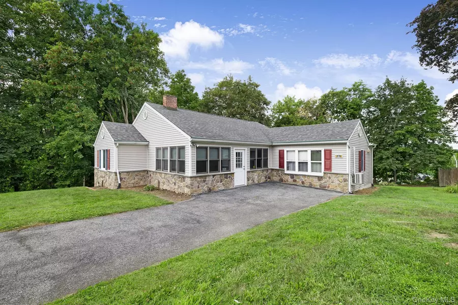 11 Mountain View RD, Poughkeepsie, NY 12603