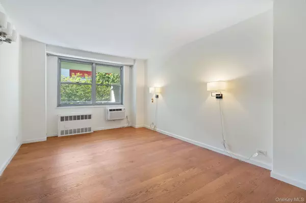 Rego Park, NY 11375,61-15 97th Street #2D