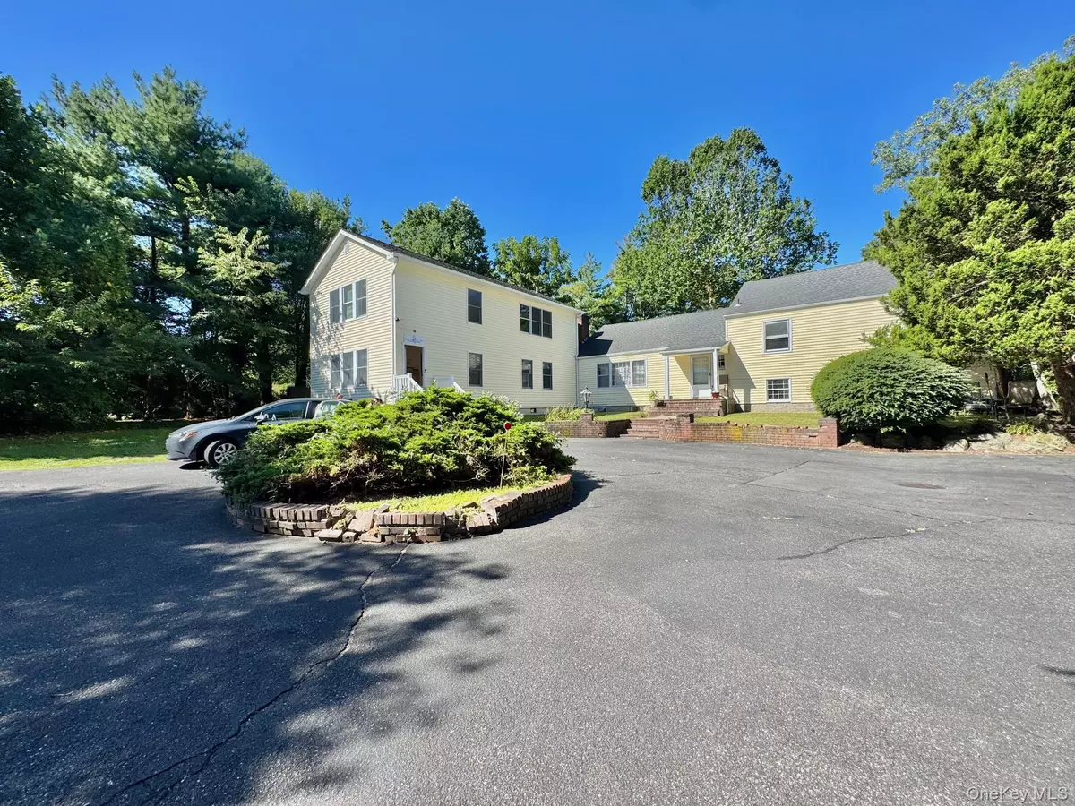 Dix Hills, NY 11746,329 Deer Park RD
