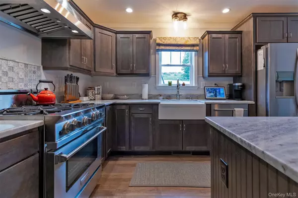 Red Hook, NY 12571,292 Battenfeld RD