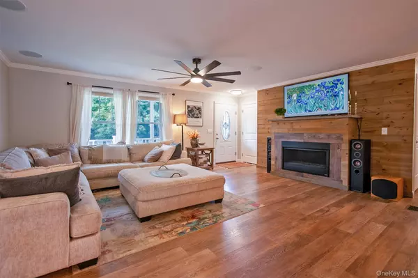 Red Hook, NY 12571,292 Battenfeld RD