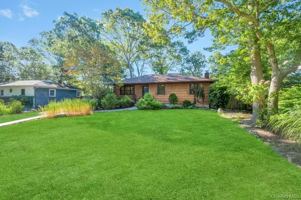 28 Beacon ST, Shirley, NY 11967