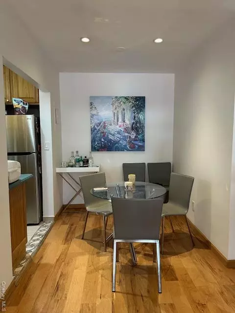 New York (manhattan), NY 10011,170 W 23rd ST #6F