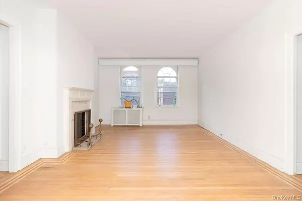 Jackson Heights, NY 11372,3513 76th ST #51