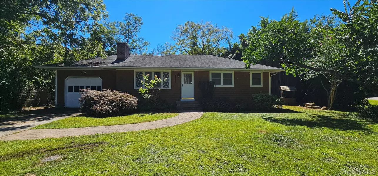 2491 River RD, Calverton, NY 11933