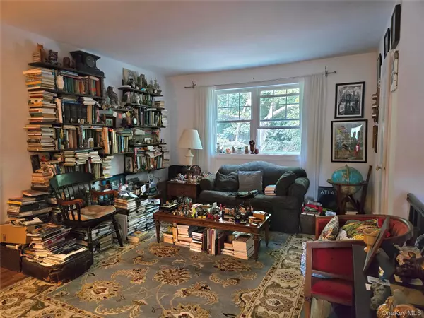 Oakland Gardens, NY 11364,230-06 Kingsbury AVE #B