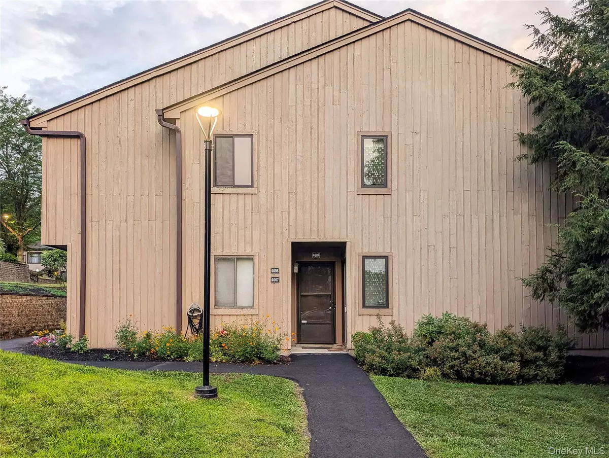 Poughkeepsie, NY 12603,4008 Deer PATH