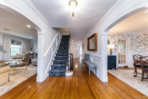 Rockville Centre, NY 11570,22 Oakdale RD