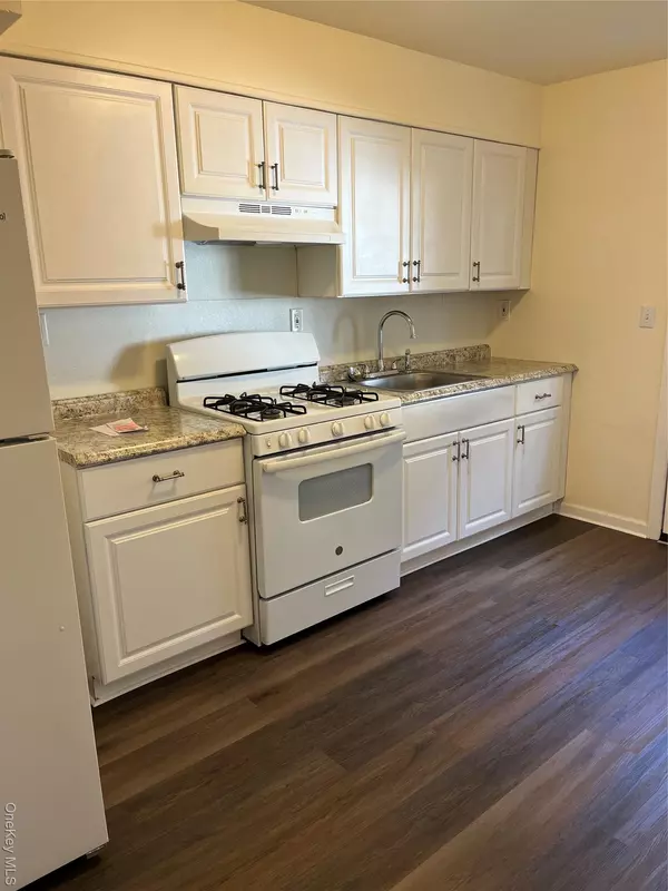 Poughkeepsie, NY 12601,21 Vernon TER #1