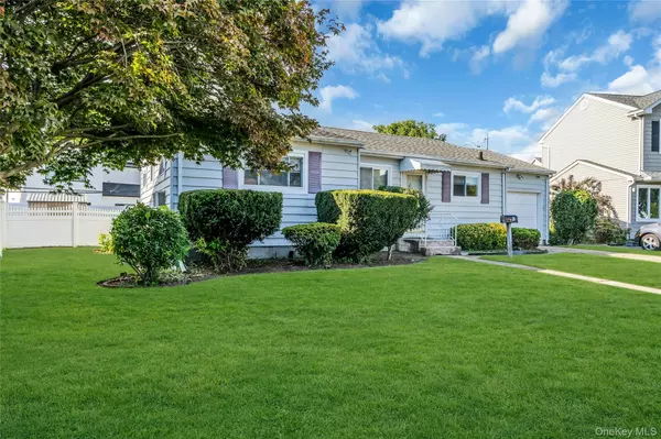 Plainview, NY 11803,28 Lillian LN