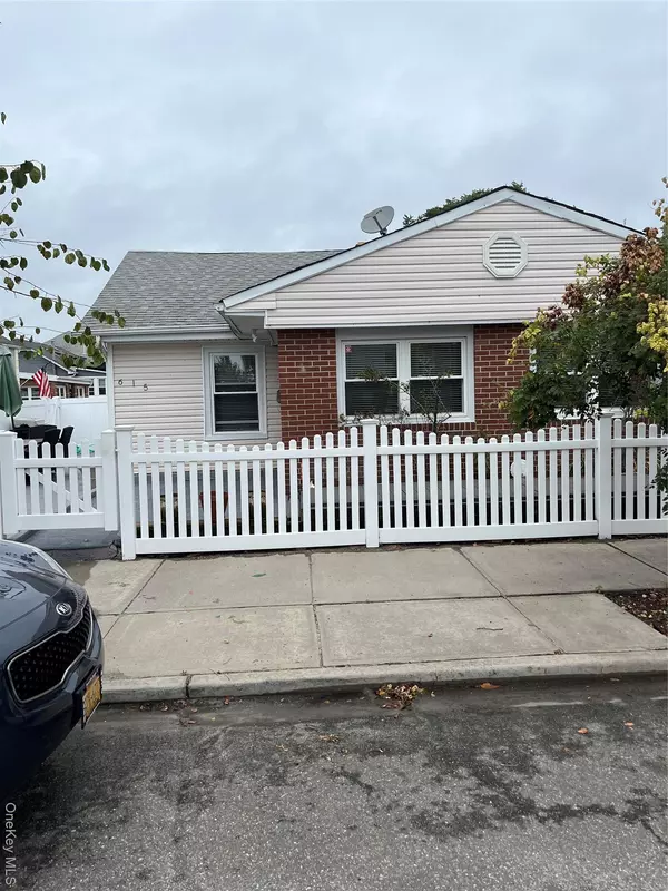 615 W Walnut ST, Long Beach, NY 11561