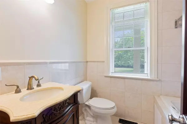 Westhampton, NY 11977,52 Brushy Neck Ln