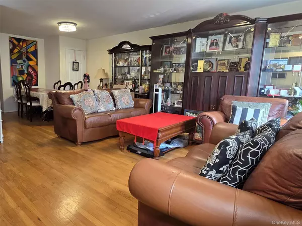 East Elmhurst, NY 11369,32-18 102 ST #1 Floor