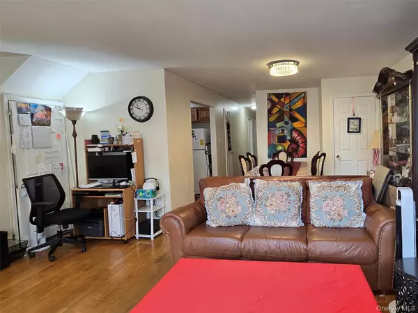 East Elmhurst, NY 11369,32-18 102 ST #1 Floor