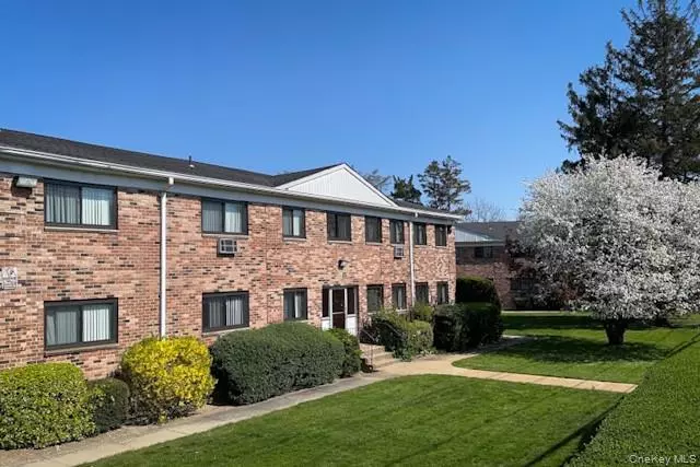 405 Brentwood RD #405-02, Bay Shore, NY 11706