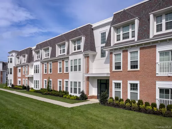 Central Islip, NY 11722,75 Circle DR #75-110