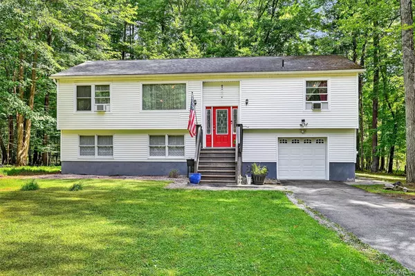 6 Tice LN, Middletown, NY 10941