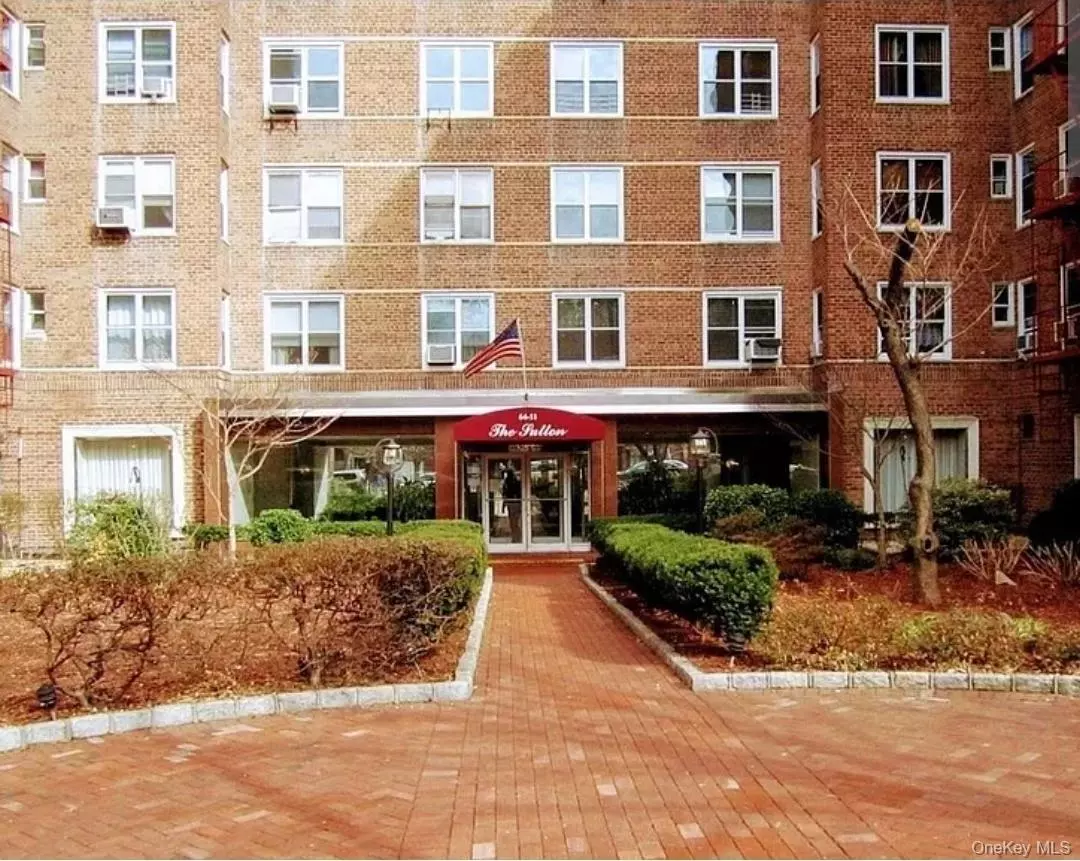 Rego Park, NY 11374,64-11 99 St #301
