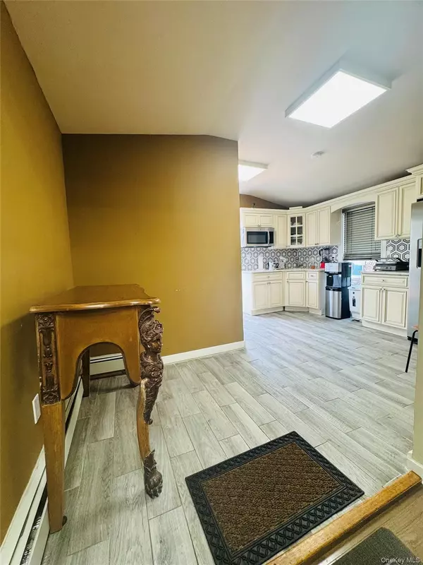 Hempstead, NY 11550,43 W Columbia ST