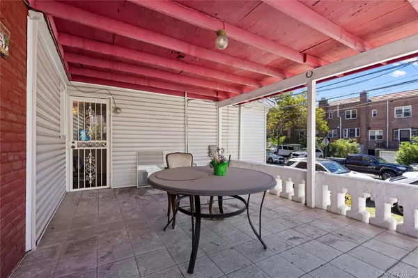 Rego Park, NY 11374,64-41 Wetherole ST