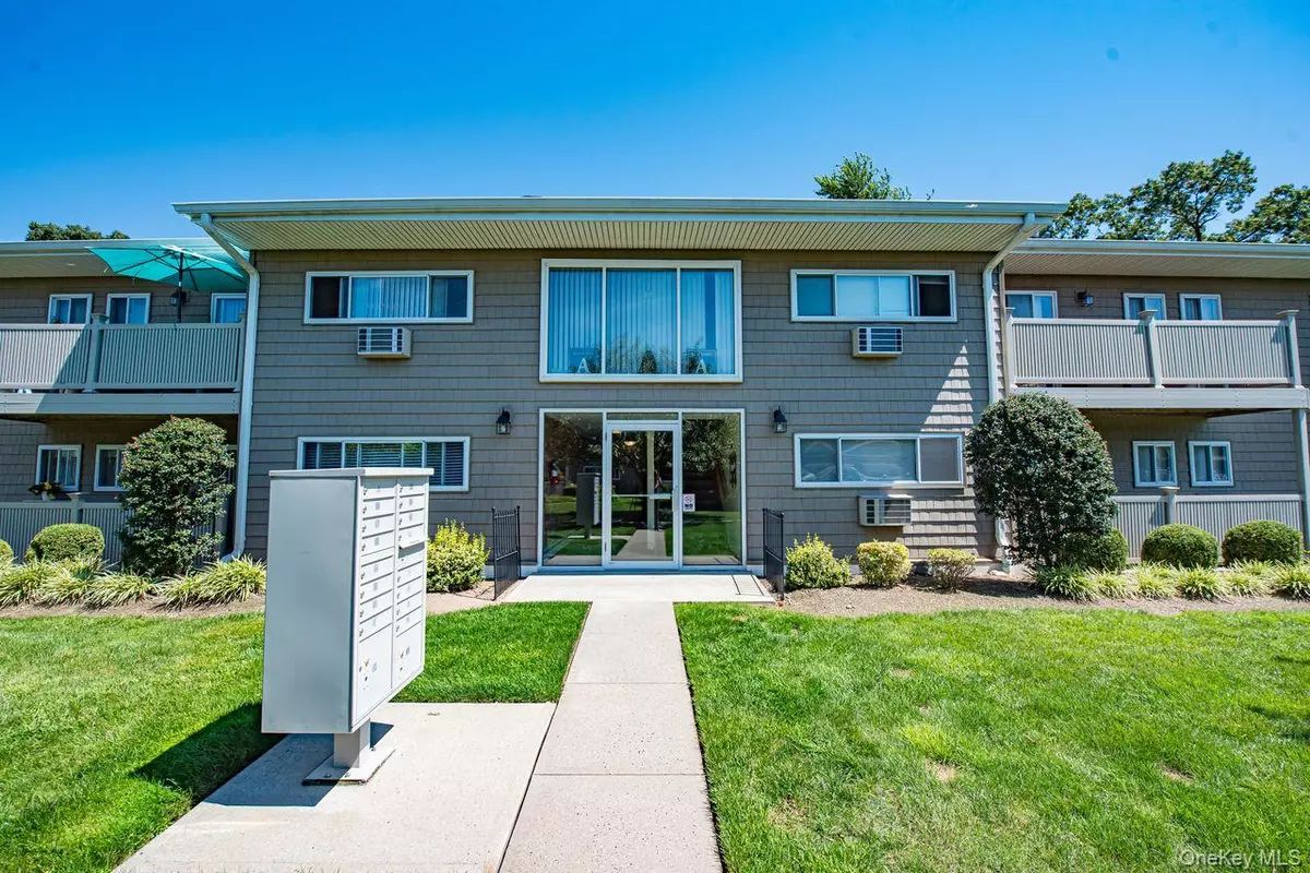 Smithtown, NY 11787,365 Route 111 #A4